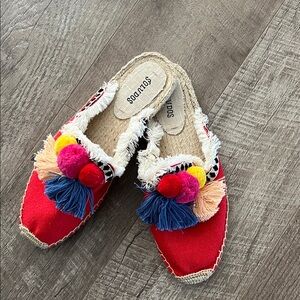 Saludos red slides women size 9